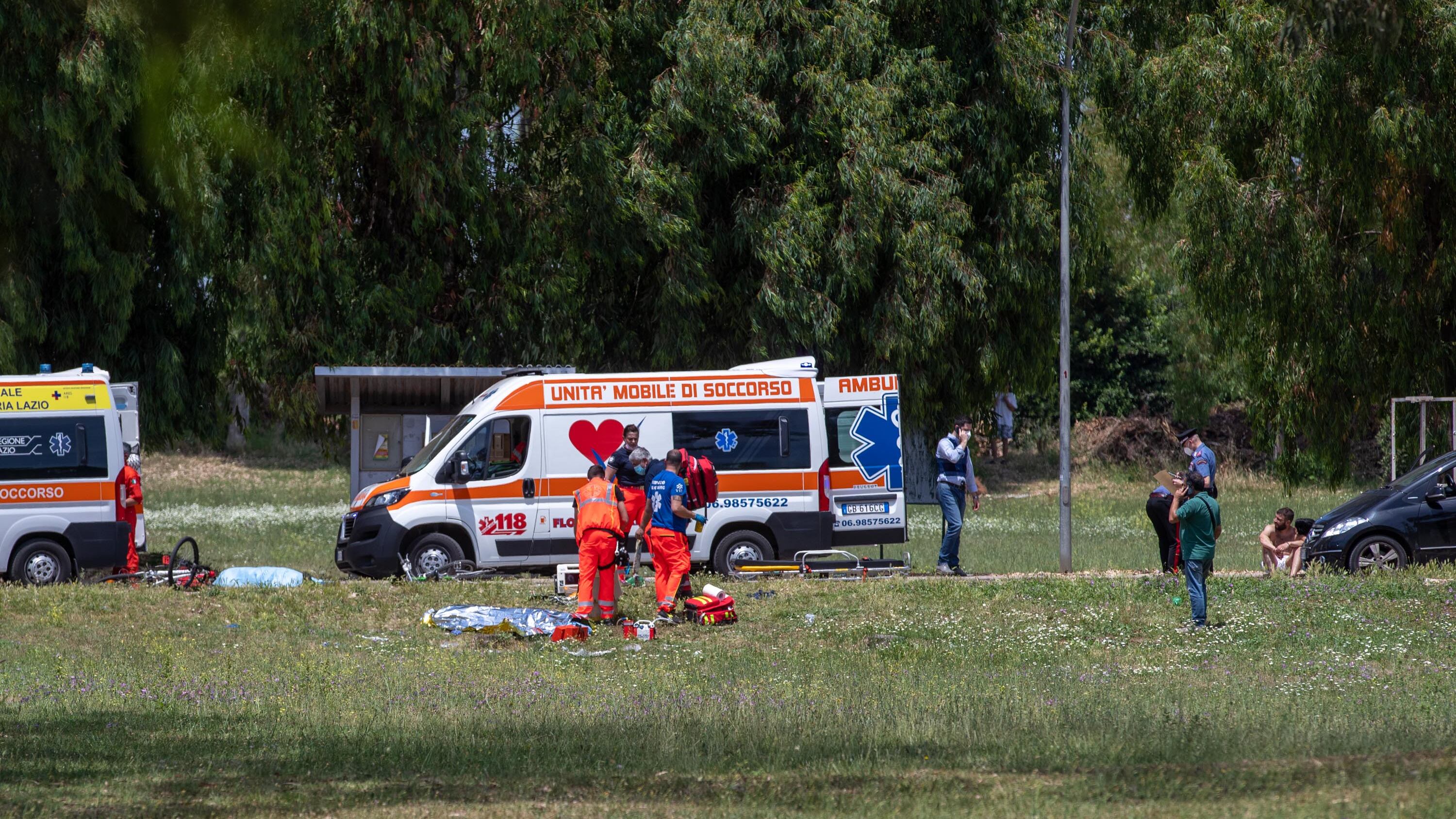 “Sono morti stringendo la mano al padre”: il racconto choc della nonna