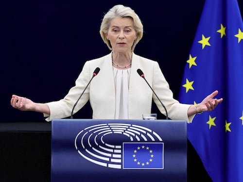 Von der Leyen, il discorso sullo stato dell’Unione: “Ultranazionalisti e russi vogliono frantumare l’Europa. Avanti con il sostegno all’Ucraina, Ceuta è Europa. Stop social sotto i 13 anni”