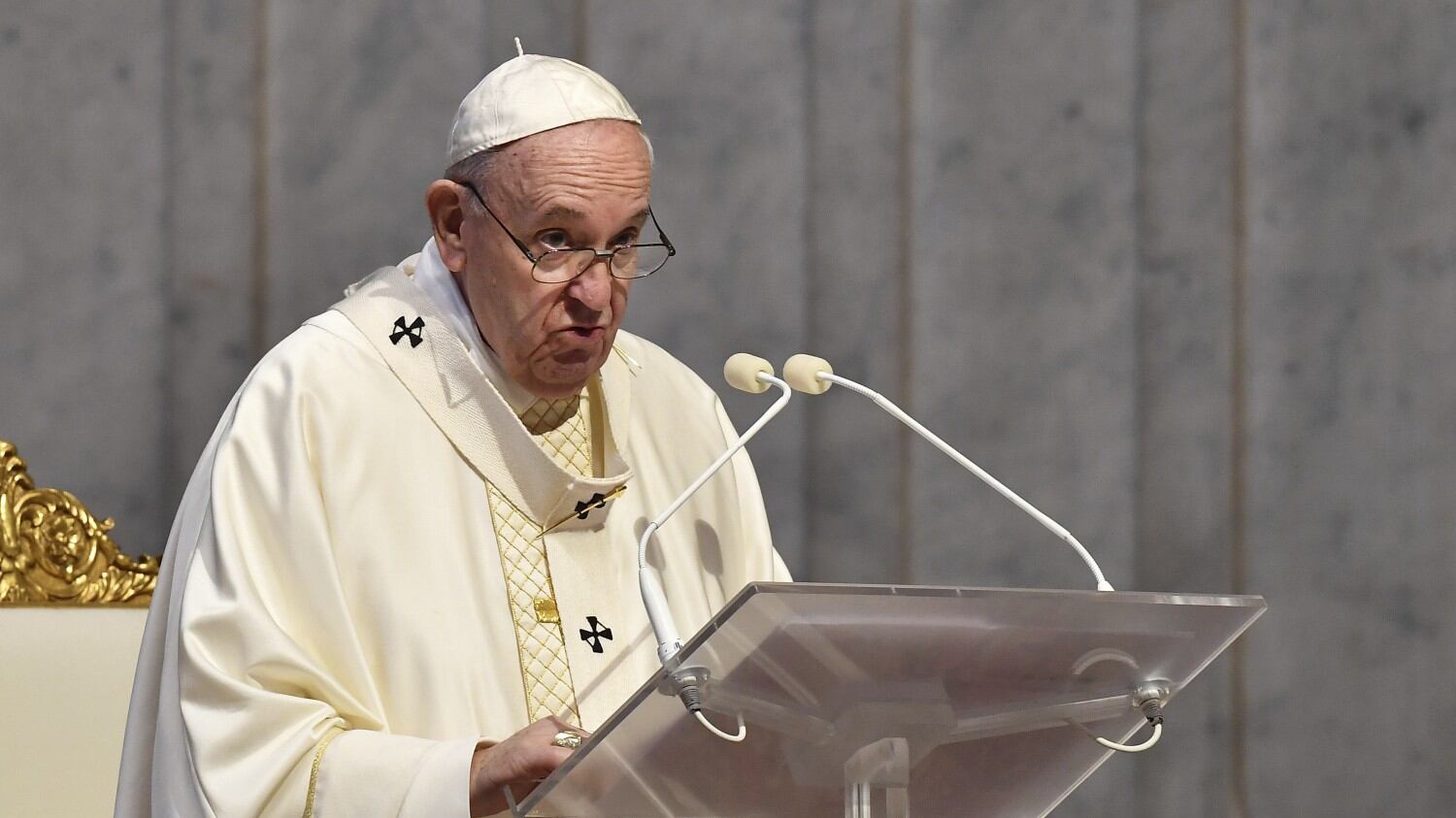 L'appello del Papa: "Il vaccino si deve fare. Negazionismo suicida"