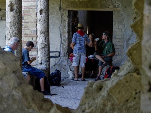 Pompei muore e Bondi non c'entra