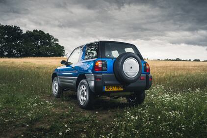 Toyota RAV4 (1994), guarda tutte le foto 5