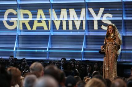 Beyoncé, dama sexy ai Grammy 2017 2