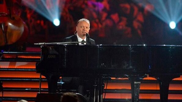 Ragazzi derubati dei biglietti per il concerto di D'Alessio. Gigi: "Ve li regalo io"