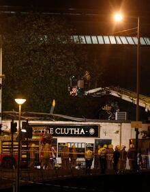 Glasgow, elicottero della polizia precipita su un pub 18