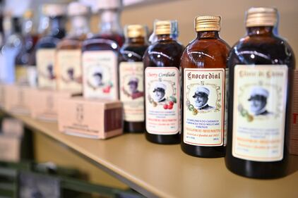 Prodotti a marchio “Esercito 1659” e stabilimento chimico farmaceutico militare a “Taste 16” 2