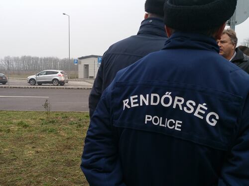 L'Ungheria ferma i migranti, ma non piace a Bruxelles