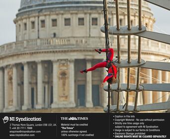 La danza sui monumenti per le Olimpiadi 16