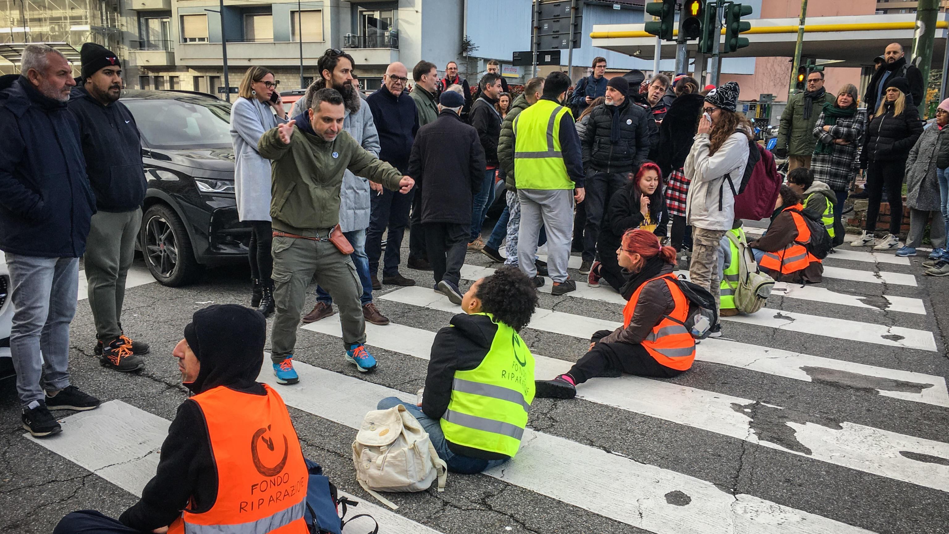 Bloccano strada: assolti. "Non sono pericolosi"