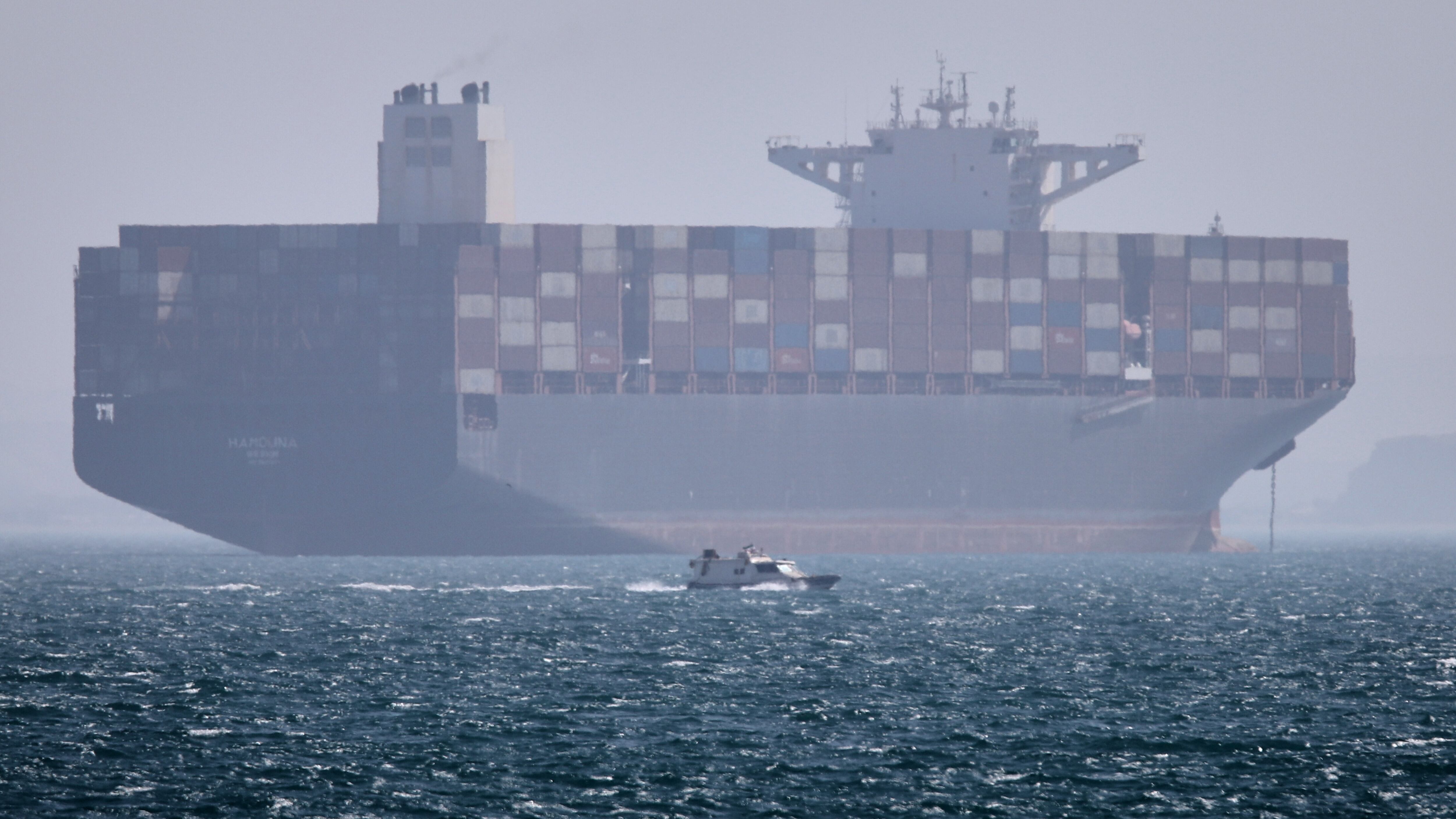 Schermaglie navali a Hormuz, Meloni: "Attacchi a Emirati ingiustificabili, libertà navigazione è fondamentale". Cnn: possibili nuovi raid in Iran