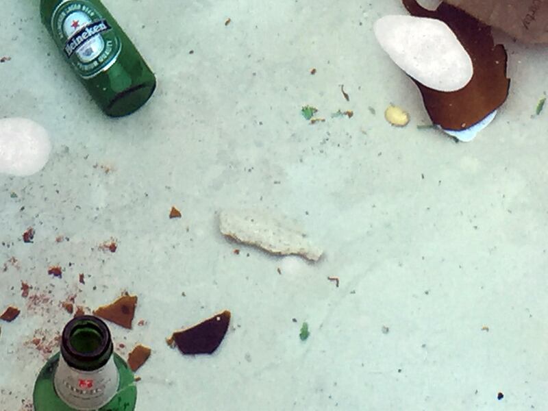 La Barcaccia danneggiata dagli ultras, colpita con bottiglie e sassi 4