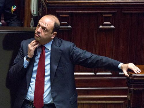 Alfano vola dalla Merkel prima di Renzi