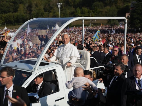 Il Papa a Lourdes: “Gli abusi sono una piaga, indispensabile riconoscere errori”