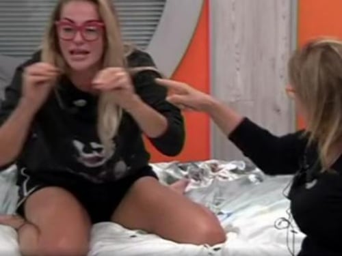 Gf Vip, Veronica in lacrime: "Ragazzi, io me ne vado a casa. Simona è pazza"