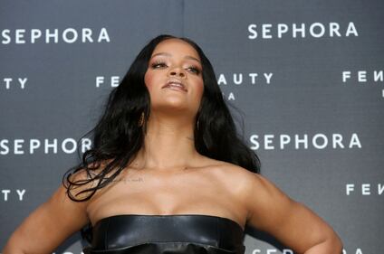 Rihanna hot, il corpetto è esplosivo 7