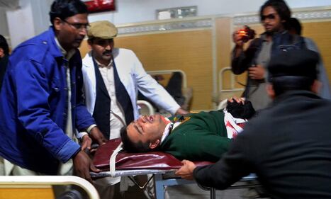 Strage dei talebani in Pakistan: oltre 100 bambini uccisi 9