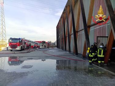 Cavenago, incendio nell’azienda Planet Farms 4