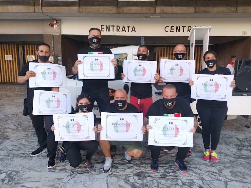 Sanremo: partite iva celebrano funerali delle imprese italiane 15