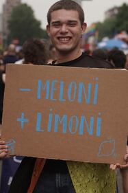 Cartelli e slogan al Pride di Milano 2024 9
