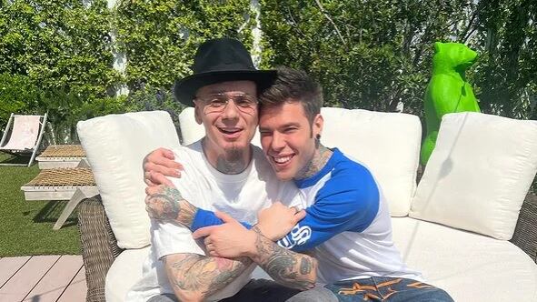 La lite e il tumore: cosa c'è dietro alla reunion tra Fedez e J-Ax