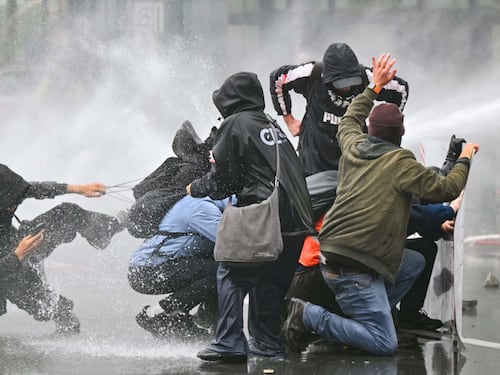Le proteste in Francia si estendono in Europa: scontri tra studenti e polizia a Bruxelles