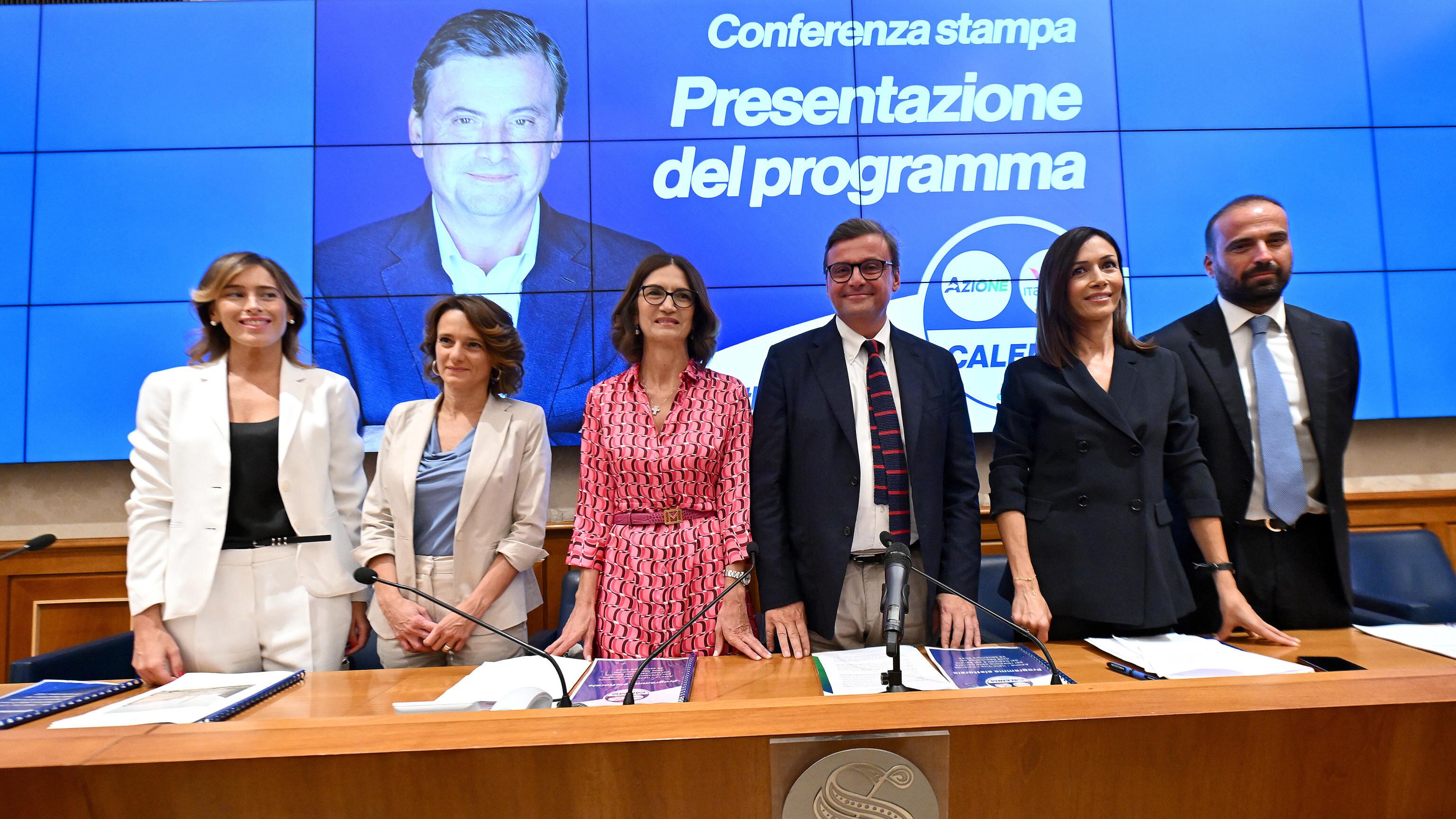 Calenda presenta il programma: "Obiettivo far tornare Draghi"