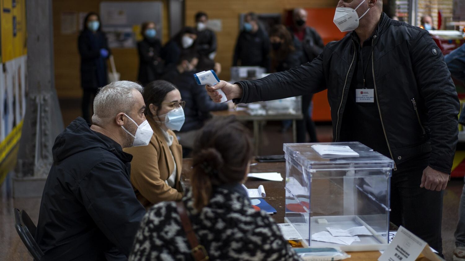 Catalogna, maggioranza agli indipendentisti. Ma il socialista Illa è il candidato più votato