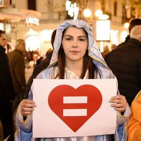 Valentina Nappi vestita da Madonna bannata su Facebook 2