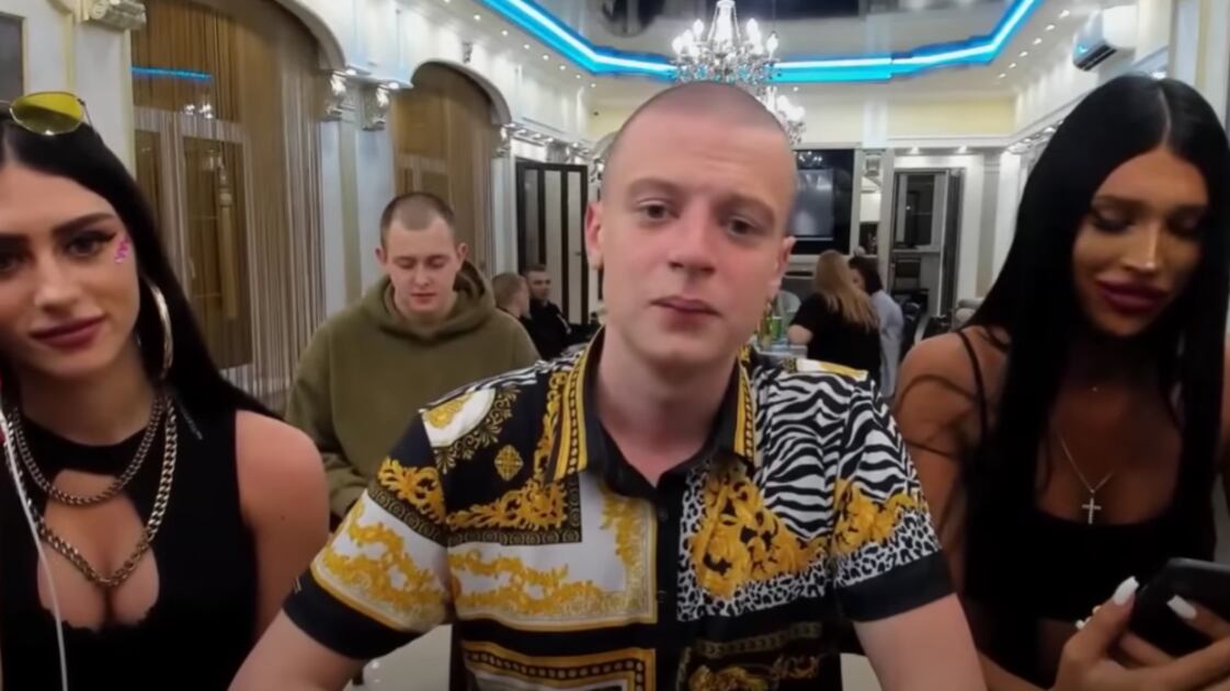 Chi è Mellstroy, l'influencer russo che ha "sponsorizzato" le invasioni di campo a Wembley