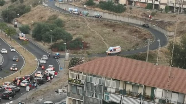 Un inferno a Catania: urla e spari per strada. A terra due cadaveri