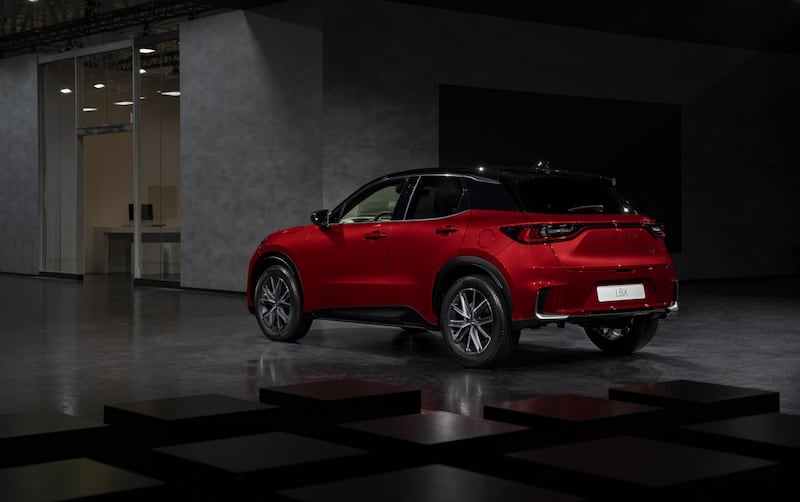 Le foto del nuovo Lexus LBX ibrido 18