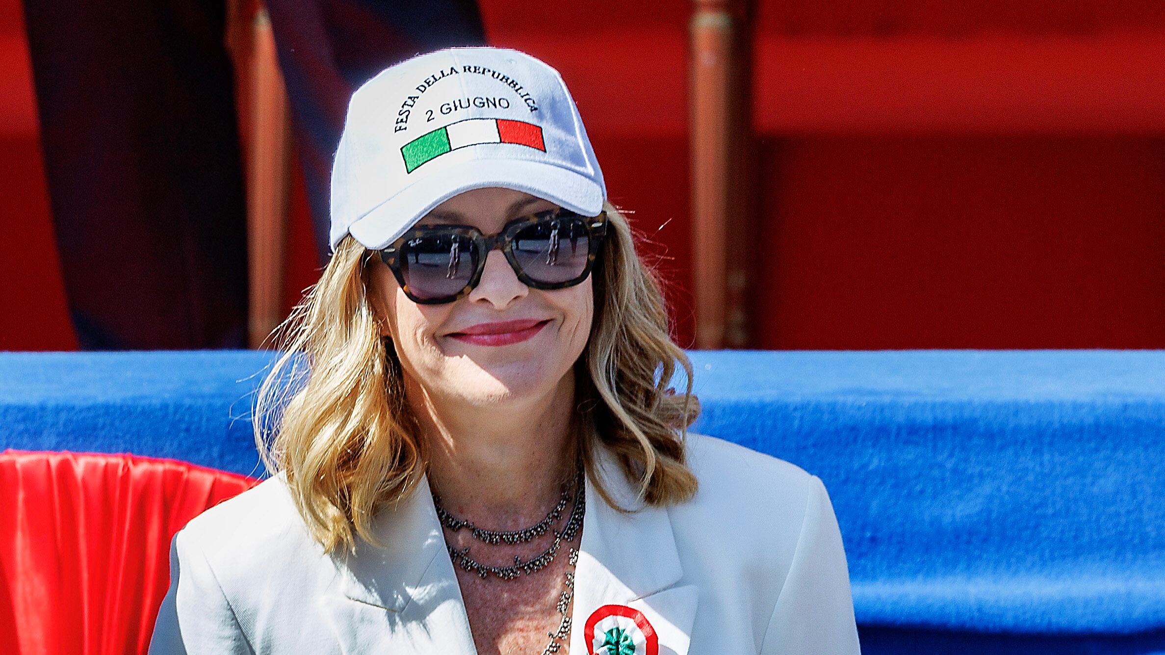 Meloni: "Al seggio ma non ritirerò le cinque schede". E oggi vede Macron