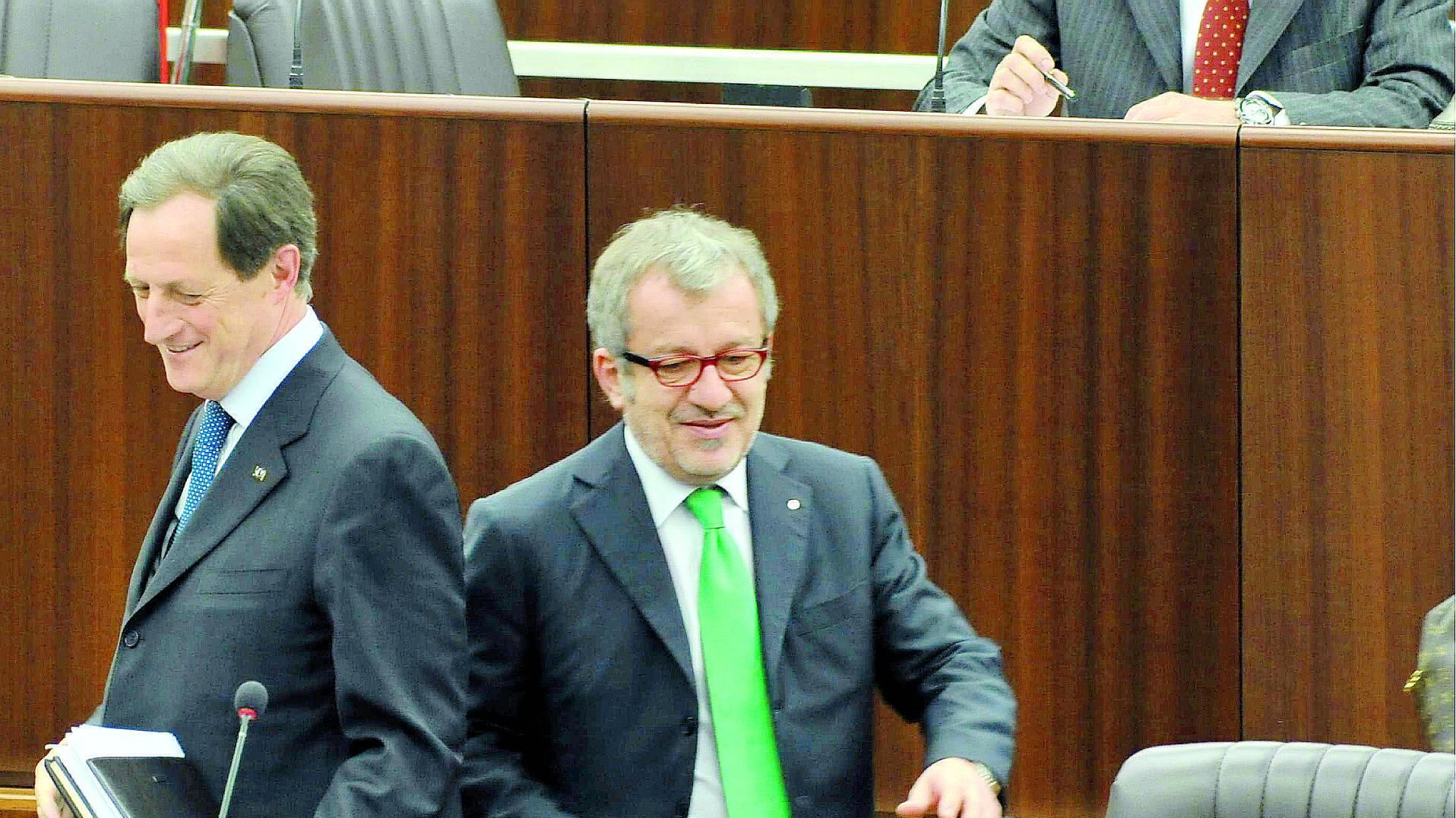 Maroni non cede Sospesi i manager finiti nell'inchiesta