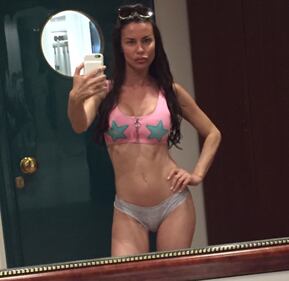 Antonella Mosetti selfie hot in bikini 7