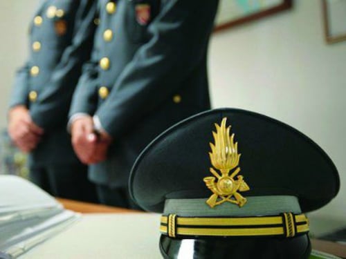 Salerno, arrestati contabili pagati dai clandestini per redditi falsi