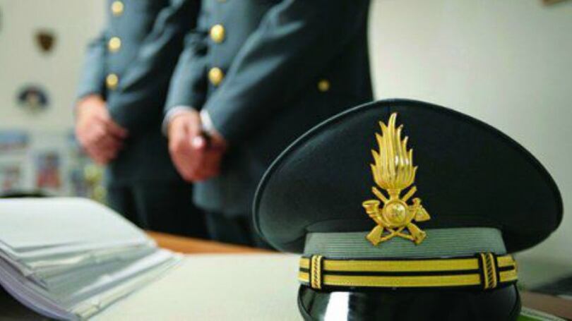 Salerno, arrestati contabili pagati dai clandestini per redditi falsi