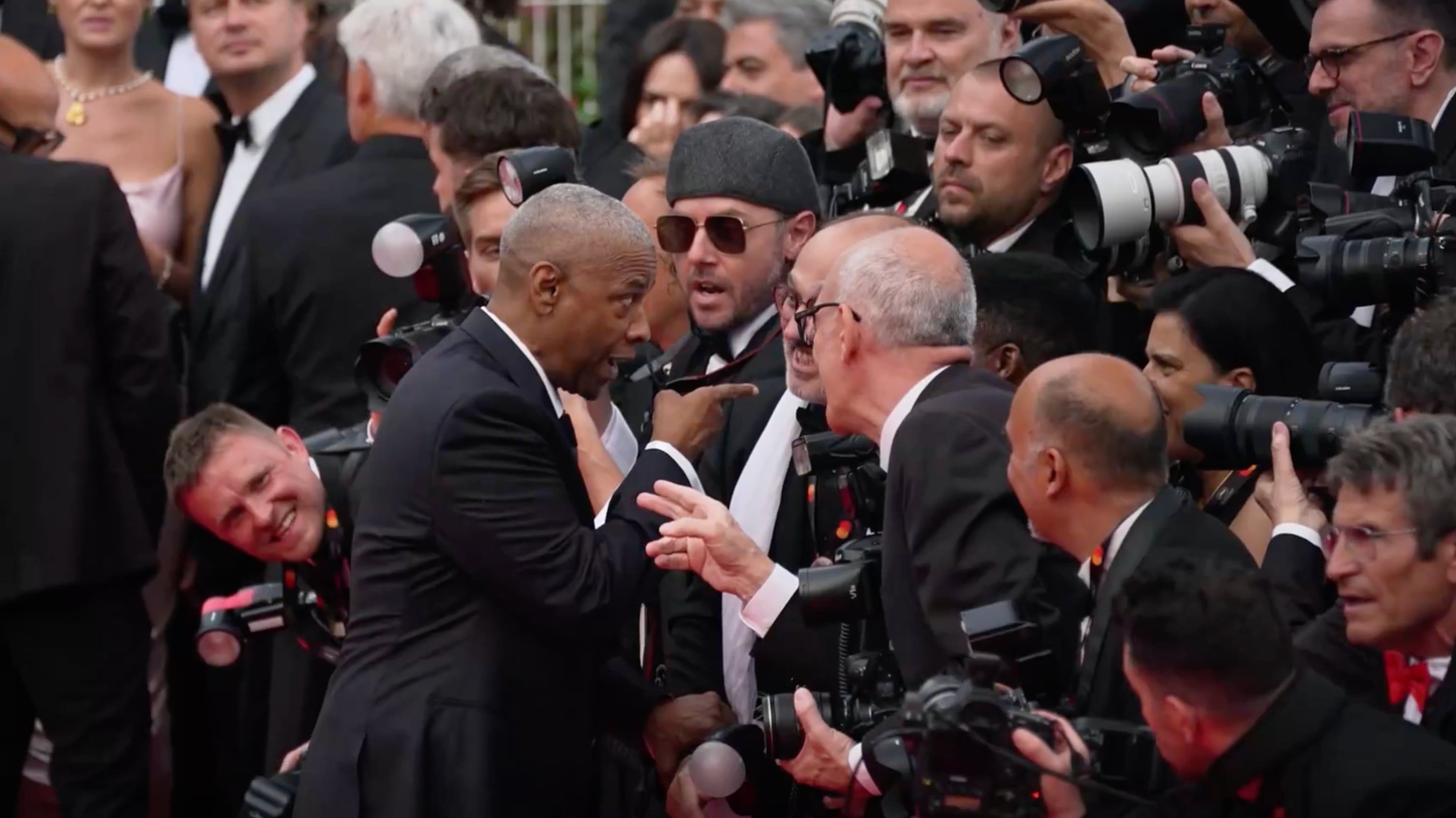 Urla e dito in faccia, l’ira di Denzel Washington contro il fotografo a Cannes