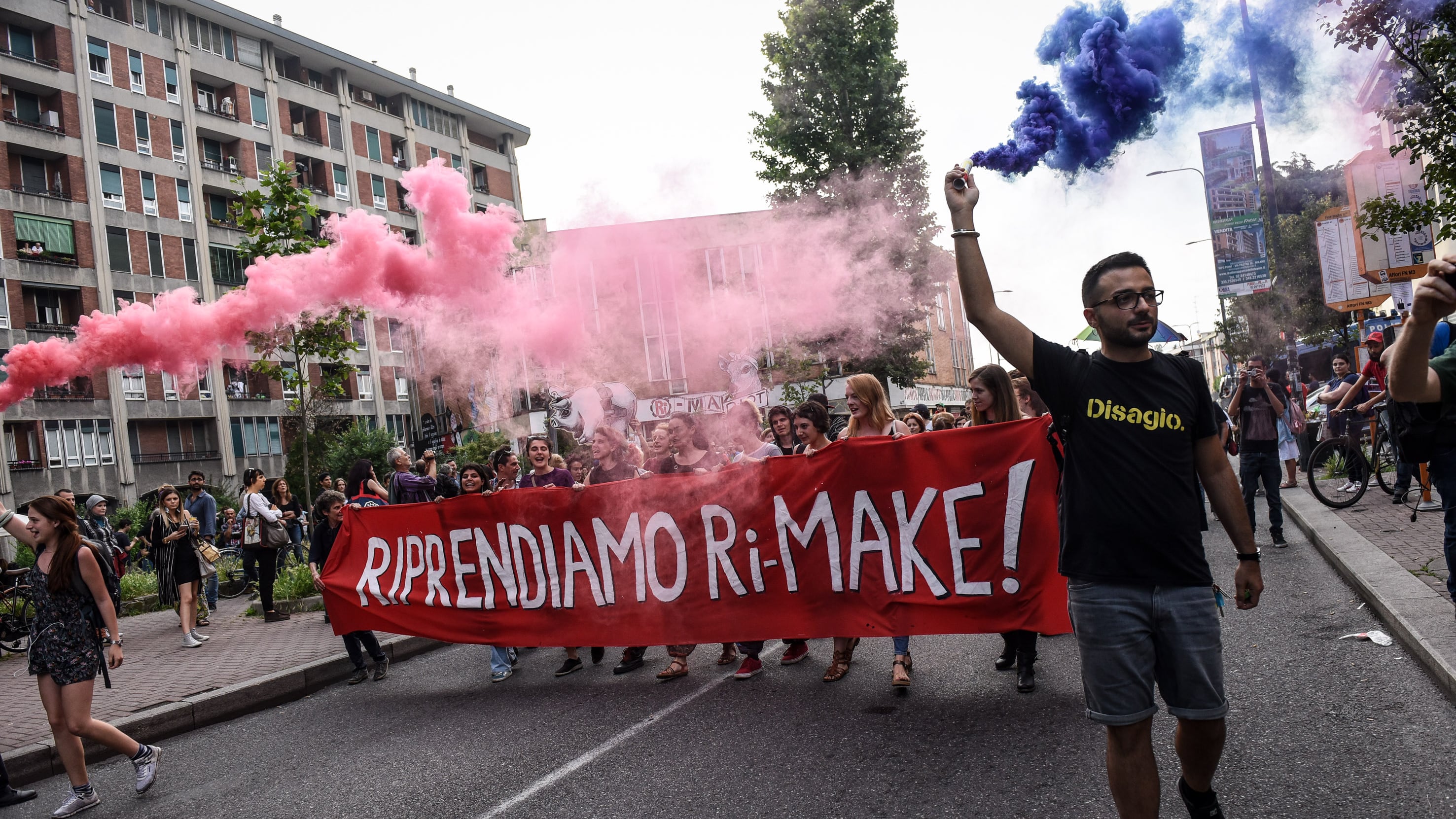 Il centro sociale si prende la scuola. C'è anche la consulente del Comune