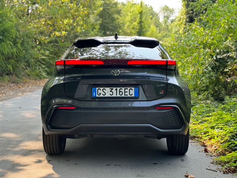 Toyota C-HR 2024: guarda la gallery del nuovo crossover full-hybrid 3