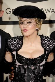 Madonna mostra il lato B ai Grammy 9