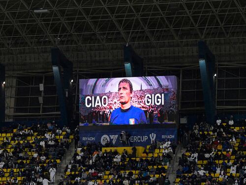 Il minuto di silenzio e il giallo fischi per Gigi Riva: cosa è successo durante Napoli-Inter