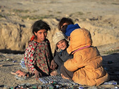 I dati di Save the Children "Infanzia negata a un bimbo su tre"