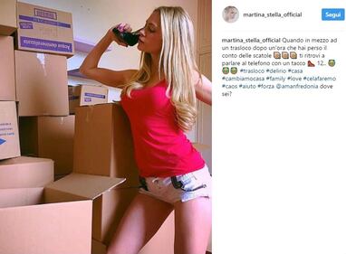 Martina Stella, sexy trasloco con tacco 12 3