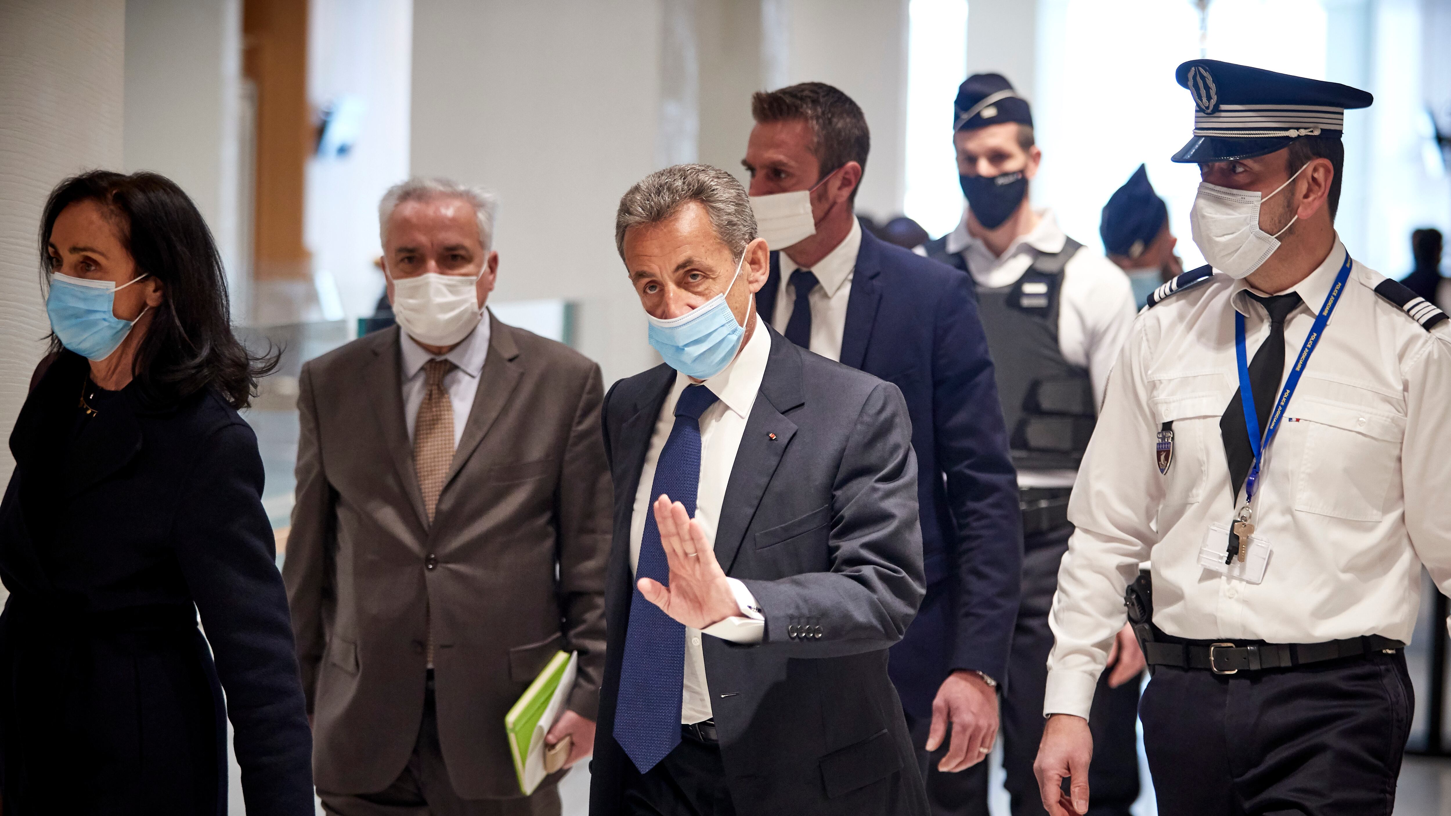 Sarkozy condannato a tre anni: "È colpevole di corruzione"