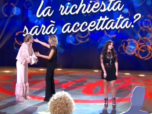 Selfie, scontro tra Paola Caruso e Alessia Macari. Ma ecco cosa c'è dietro
