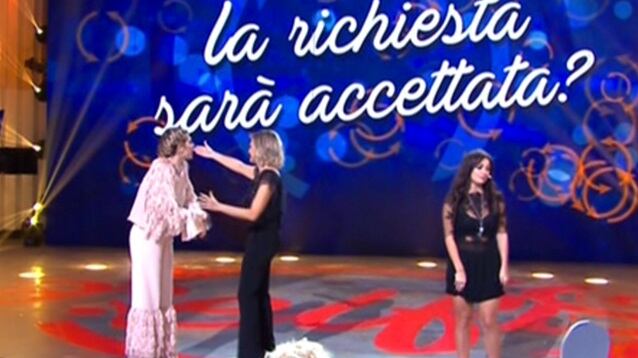 Selfie, scontro tra Paola Caruso e Alessia Macari. Ma ecco cosa c'è dietro