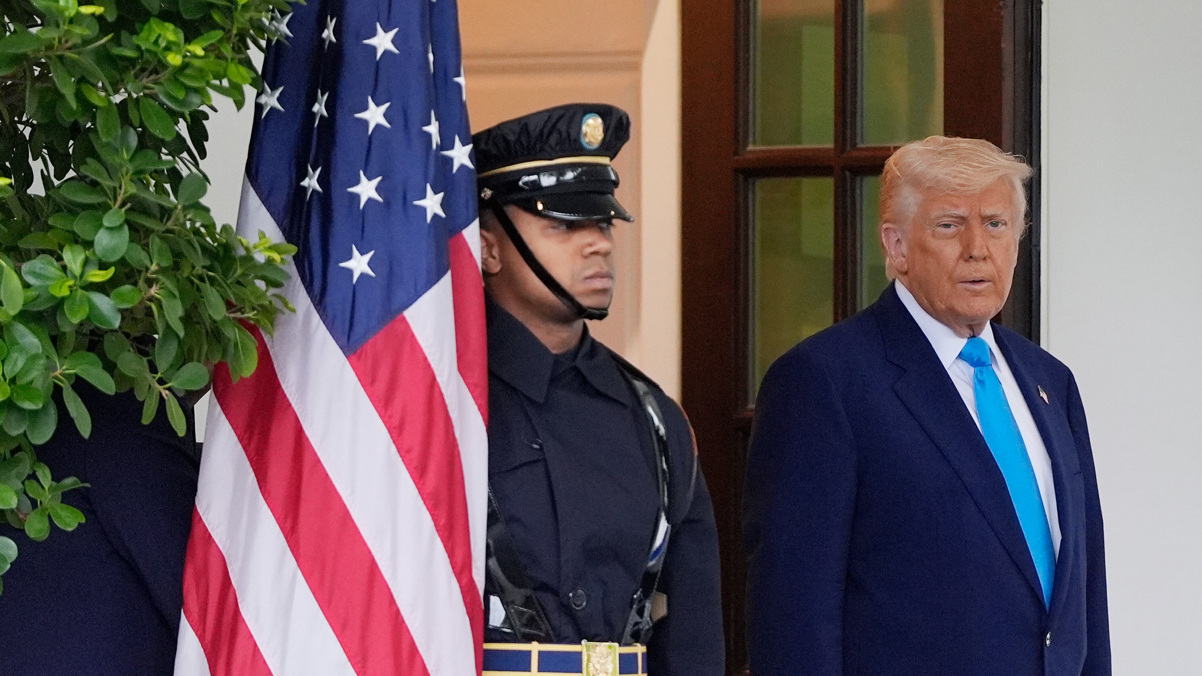 Trump minaccia l'Europa: "Dazi al 50% da giugno". Crollano le borse europee