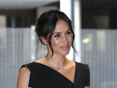 Meghan Markle dimagrita, le modifiche all'abito da sposa