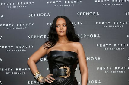 Rihanna hot, il corpetto è esplosivo 3