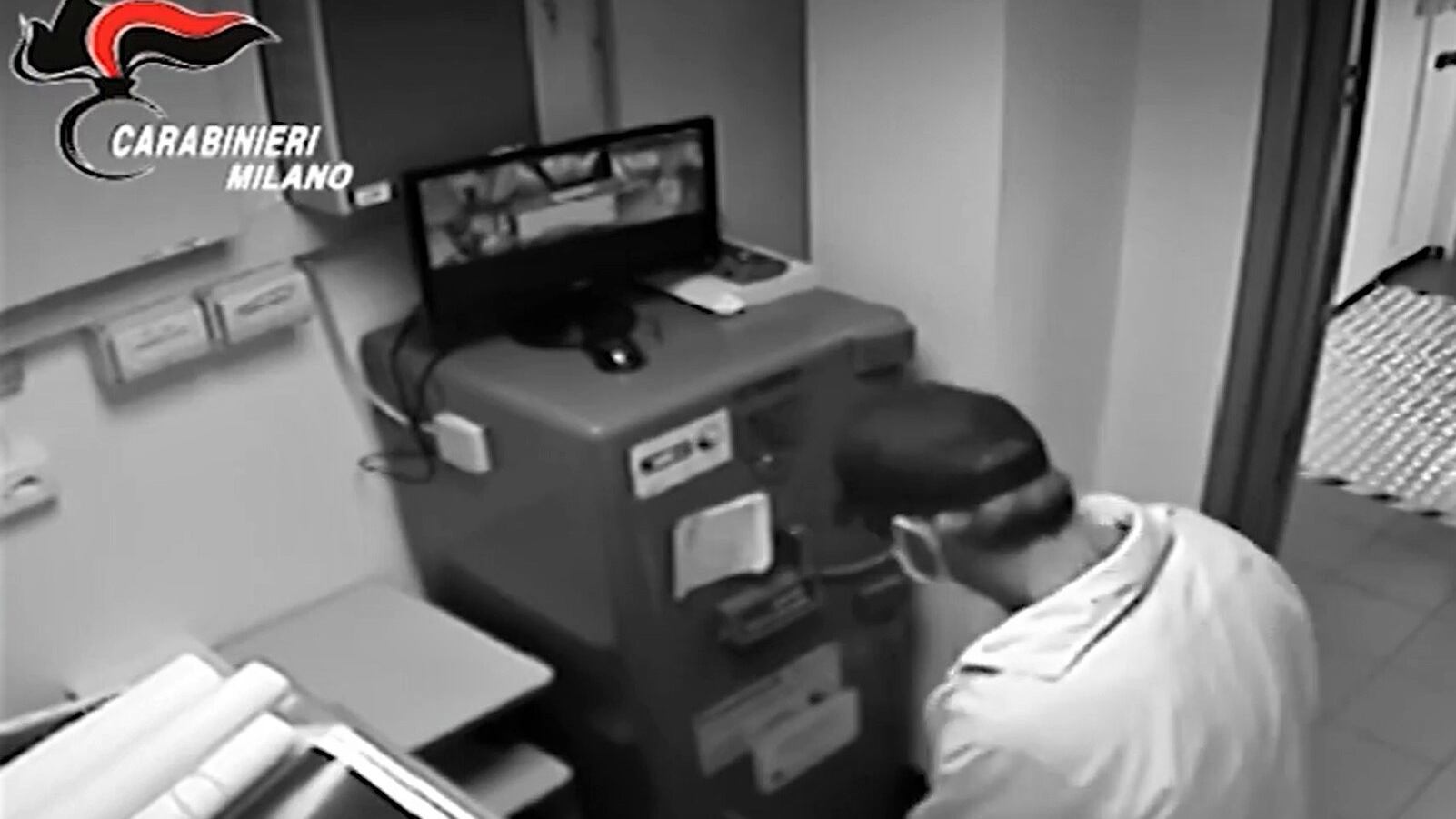 Rapine con l'auto della defunta: così agiva la banda dei ladri di pensioni