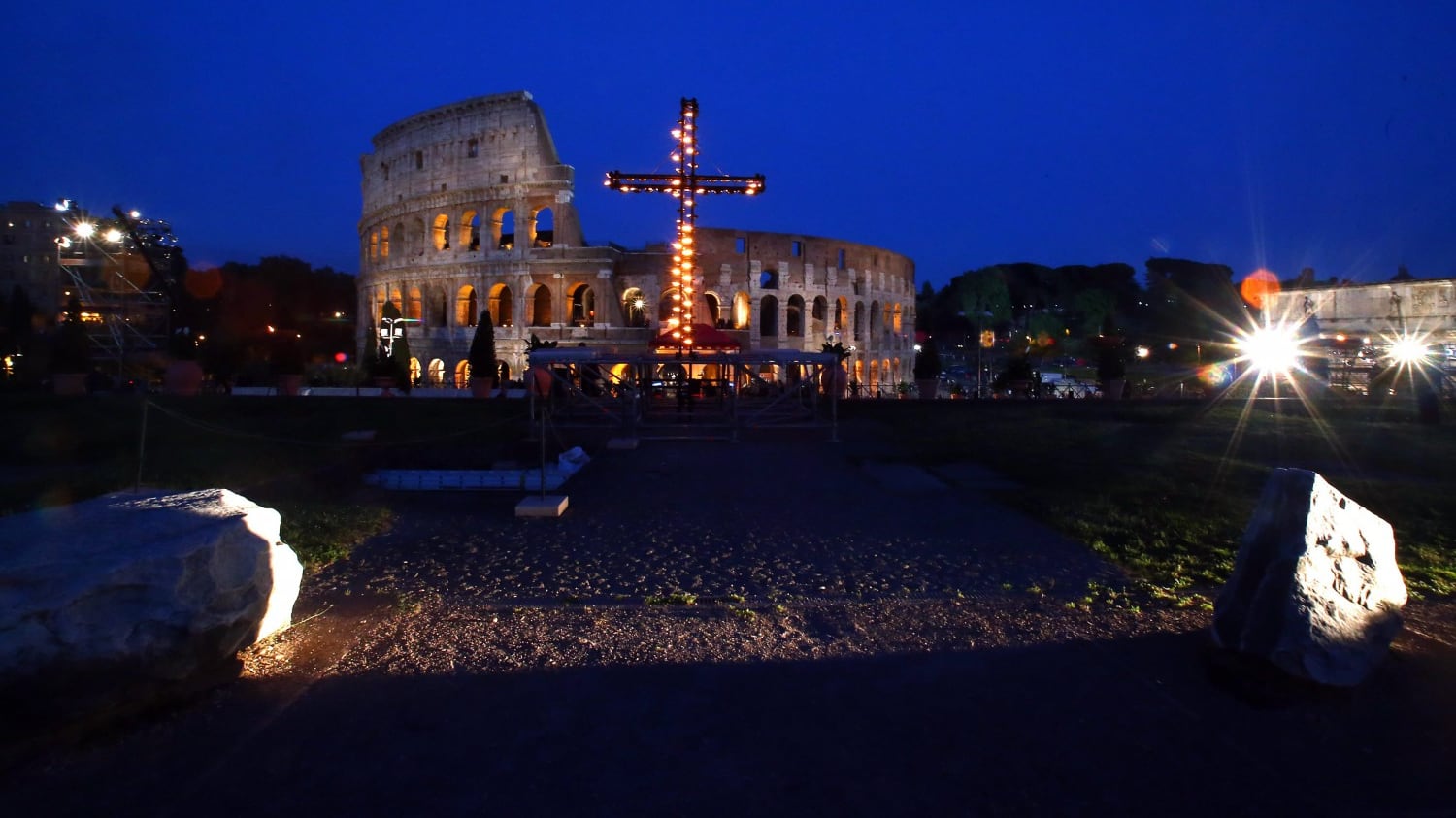 Via Crucis al Colosseo: il Papa ancora a favore dei migranti